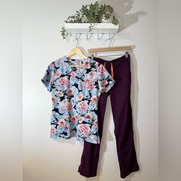 Mega Haul of Women’s XS/S Jewel Tone Professional Scrubs - Picture 5 of 11